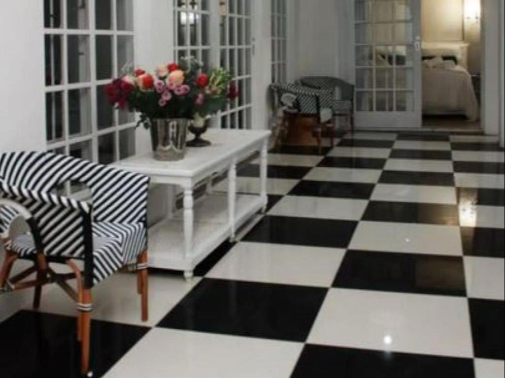 La Belle Guest House Блумфонтейн Екстер'єр фото